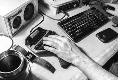 曼联领先险遭逆转，临场调整成败手，后腰隐患暴露全队短板